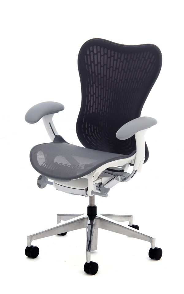Zwarte Herman Miller bureaustoel.