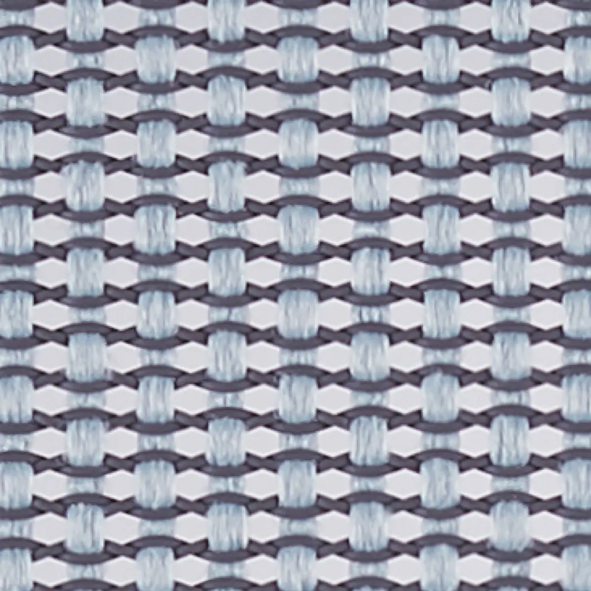 Close-up van een Herman Miller-stofpatroon met een rasterachtig ontwerp. Lichtblauwe en donkergrijze draden verstrengelen zich, waardoor een getextureerd, schaakbordachtig uiterlijk ontstaat. Het herhalende patroon straalt structuur en complexiteit uit, wat de toewijding van het merk aan innovatief design weerspiegelt.