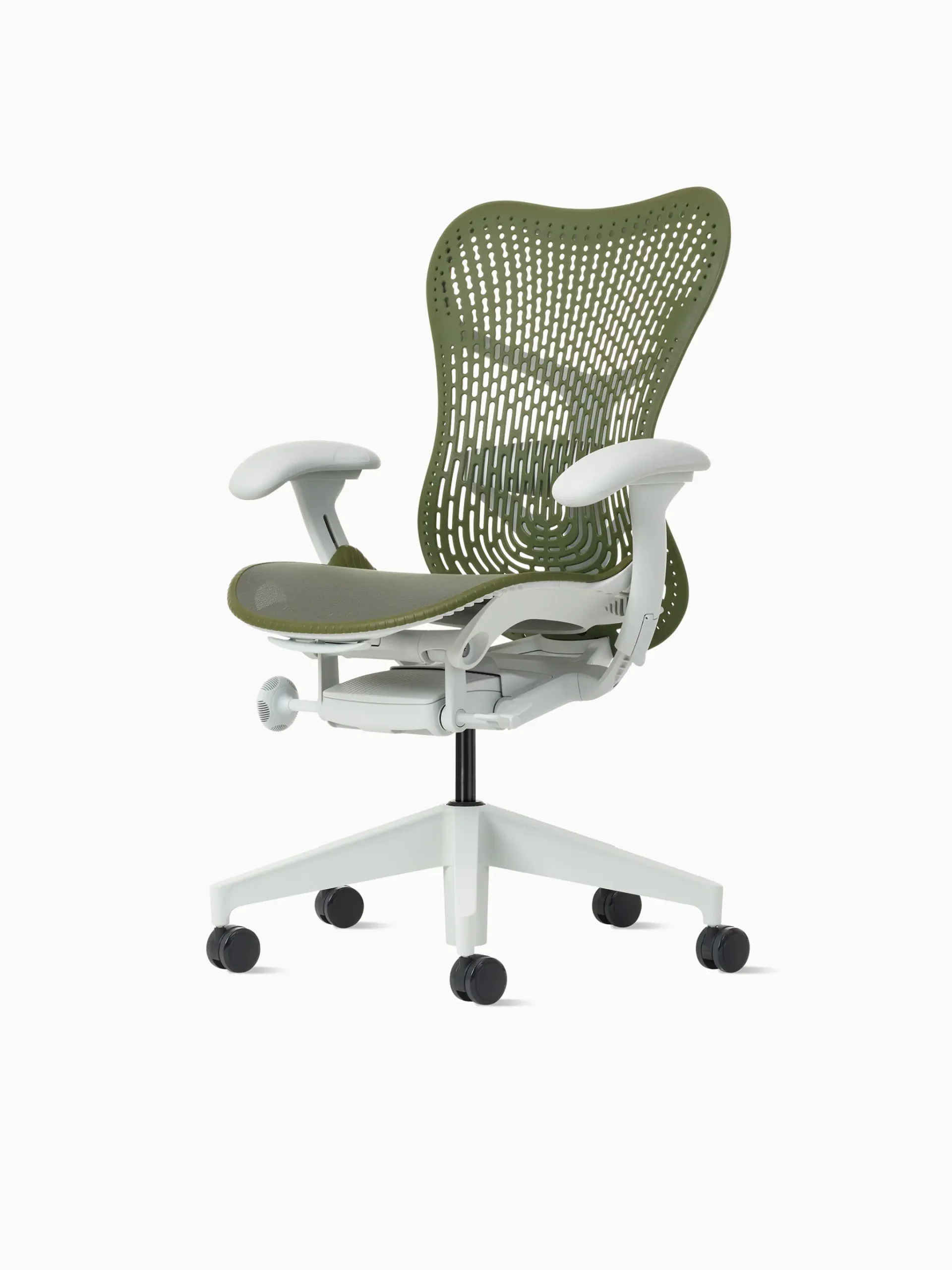 De Mirra 2 stoel is een moderne ergonomische kantoor essential, met een groene geperforeerde rugleuning en zitting, aangevuld met witte verstelbare armleuningen en een stevige vijfsterren wielbasis. Dit strakke design is perfect voor degenen die op zoek zijn naar comfort en stijl tegen een effen witte setting.