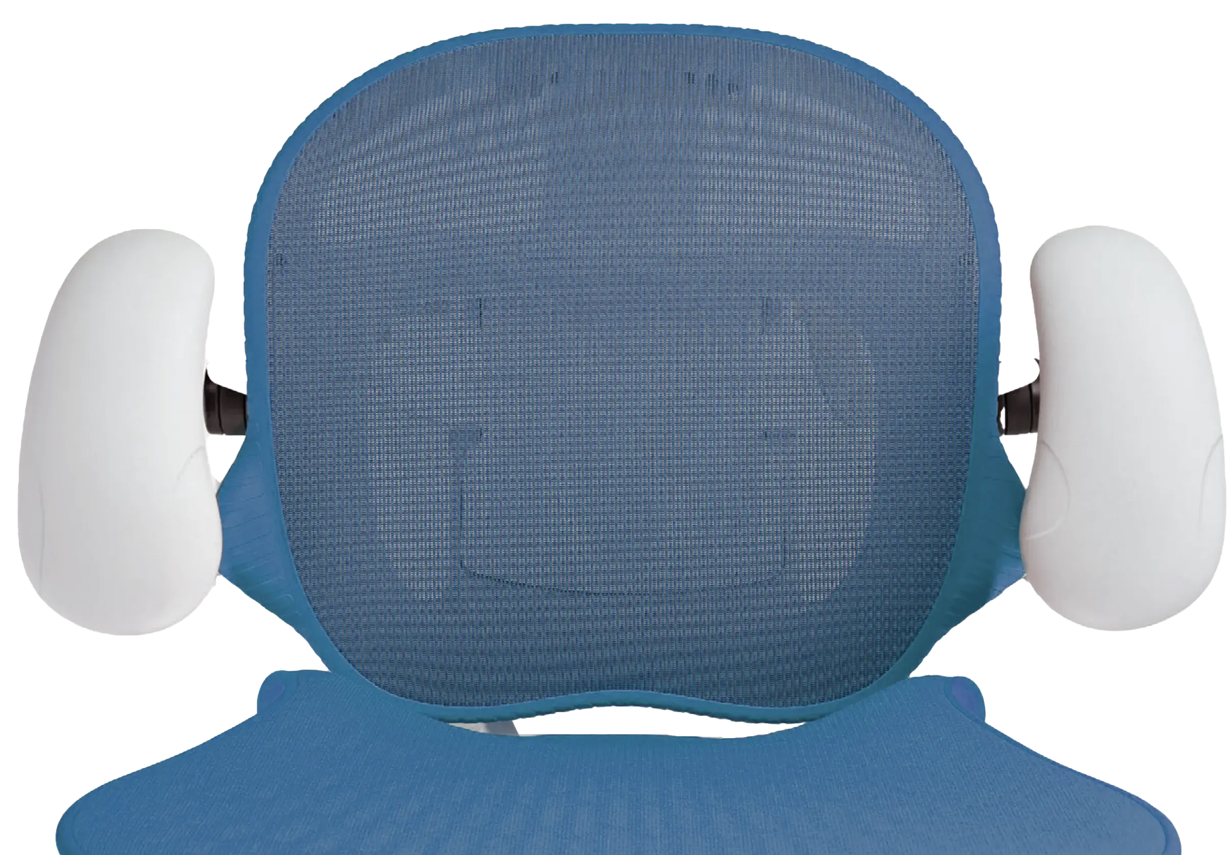 De blauwe bureaustoel, die doet denken aan een Herman Miller-ontwerp, heeft een mesh-rugleuning en witte armleuningen. Hij heeft een moderne look met een gewatteerde zitting en ergonomisch comfort. De achtergrond blijft effen wit.