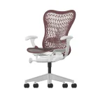 Een moderne ergonomische stoel met een Cordovan TriFlex-rugleuning en Alpine-frame, geïnspireerd op het Herman Miller Mirra 2-ontwerp. Het omvat verstelbare armleuningen en een aluminium geüpgradede vijfwielbasis, die comfort en een eigentijdse stijl biedt.