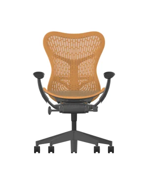 De Herman Miller Mirra 2 – Ochre – Butterfly Rug heeft ergonomische ondersteuning, verstelbare armleuningen en een modern draaibaar ontwerp met een mesh rugleuning in oranje. Het heeft een grafiet frame met een zwarte basis en vijf wielen voor eenvoudige mobiliteit.