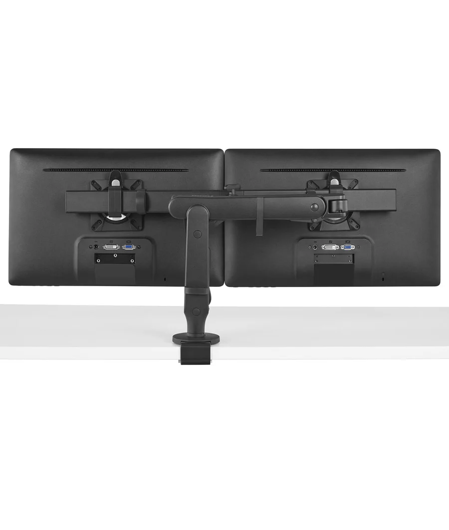 Twee zwarte monitoren gemonteerd op Herman Miller Ollin Monitor Arms (0-9 kg) voor Single/Duo Setup, weergegeven vanaf de achterkant. De standaard is bevestigd aan een strak wit bureau, met de monitoren nauwkeurig uitgelijnd om hun montagebeugels en poorten te benadrukken.