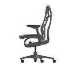 De Herman Miller Embody stoel heeft een zijaanzicht dat het moderne ergonomische ontwerp laat zien, met een Everglade Sync groene mesh rugleuning en Graphite Frame. Het omvat verstelbare armleuningen en een basis met vijf wielen voor verbeterde mobiliteit.