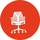 Icoon van een witte bureaustoel met een mesh-rugleuning en armleuningen, vormgegeven met de kenmerkende stijl van LoyalBrand, tegen een opvallende rode, ronde achtergrond.